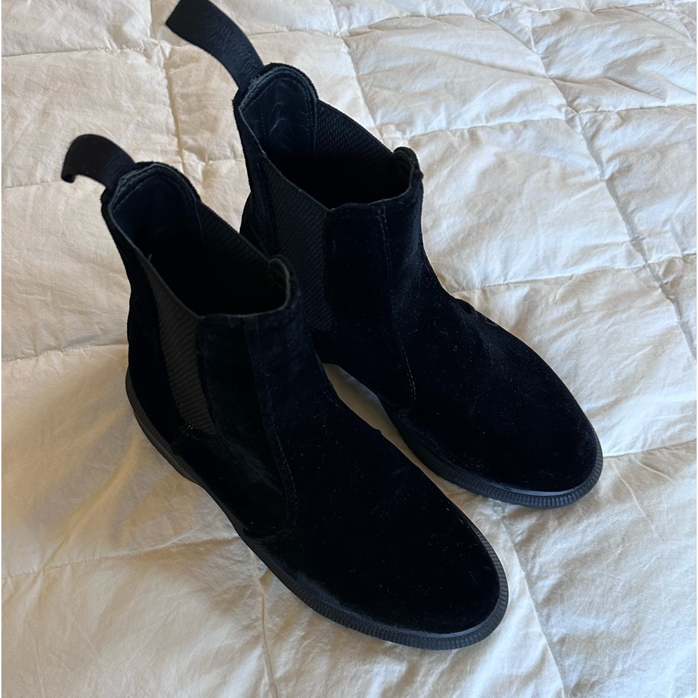 Doc Marten Flora boots - black, size 7